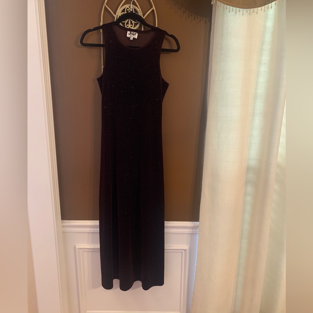 Jump velvet like brownish sleeveless classy straight gown with sparkle on fabric